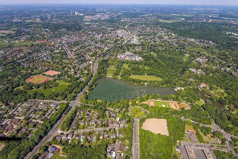 Aerial view, Berger See and neighbouring Schloss Berge with castle park, moated castle and hotel, Knappschaft Kliniken Gelsenkirchen-Buer and Rehaklinik Berger See, on the left district sports facility Lohmühle, above city view district Buer, Erle, Gelsenkirchen, Ruhr area, North Rhine-Westphalia, Germany