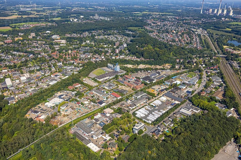 Aerial view, Möllerstraße industrial estate, Scholven power station in the background, Ellinghorst, Gladbeck, Ruhr area, North Rhine-Westphalia, Germany
