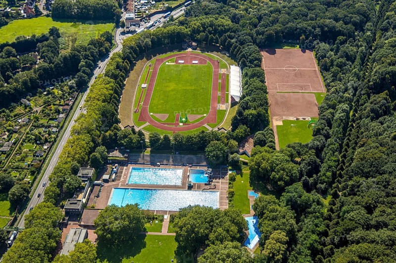 Aerial view, Gladbeck open-air swimming pool and Gladbeck stadium - Vestische Kampfbahn, Butendorf, Gladbeck, Ruhr area, North Rhine-Westphalia, Germany