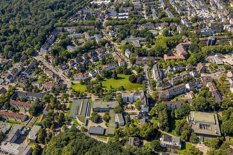 Aerial view, residential area at Jovyplatz Park and pond, Gladbeck police station, kreativAmt office space rental, district court and Riesener Gymnasium, Gladbeck, Ruhr area, North Rhine-Westphalia, Germany