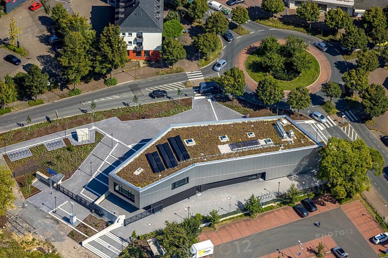Aerial view, new integration house / health centre with café at the neighbourhood square in the SportPark Mottbruch, SuS Schwarz Blau Gladbeck, Brauck, Gladbeck, Ruhr area, North Rhine-Westphalia, Germany