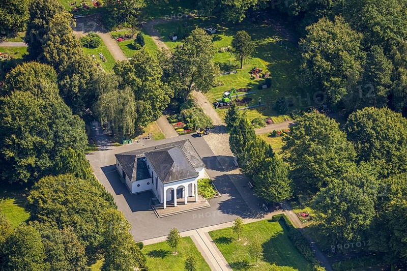 Aerial view, Brauck cemetery burial ground and cemetery chapel, Brauck, Gladbeck, Ruhr area, North Rhine-Westphalia, Germany