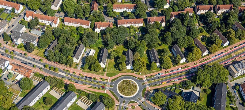 Aerial view, road traffic and planted roundabout Horster Straße and Wiesmannstraße, red marked cycle path, Gladbeck lettering in colourful capital letters with sculpture Alwine, Brauck, Gladbeck, Ruhr area, North Rhine-Westphalia, Germany