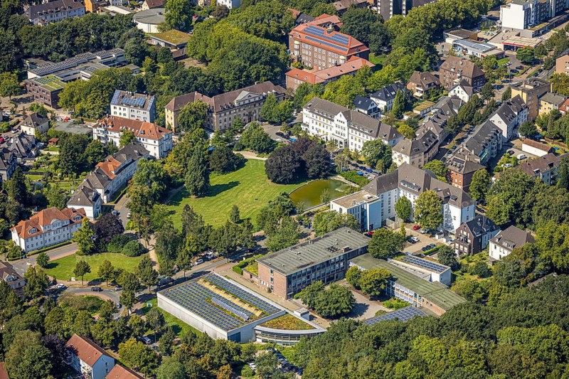 Aerial view, residential area at Jovyplatz Park and pond, Gladbeck police station, kreativAmt office space rental, district court and Riesener Gymnasium, Gladbeck, Ruhr area, North Rhine-Westphalia, Germany