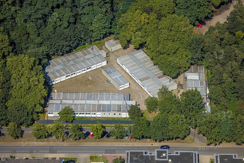 Aerial view, Central Accommodation Centre (ZUE) for refugees, Festwiese and Festplatz, Butendorf, Gladbeck, Ruhr area, North Rhine-Westphalia, Germany