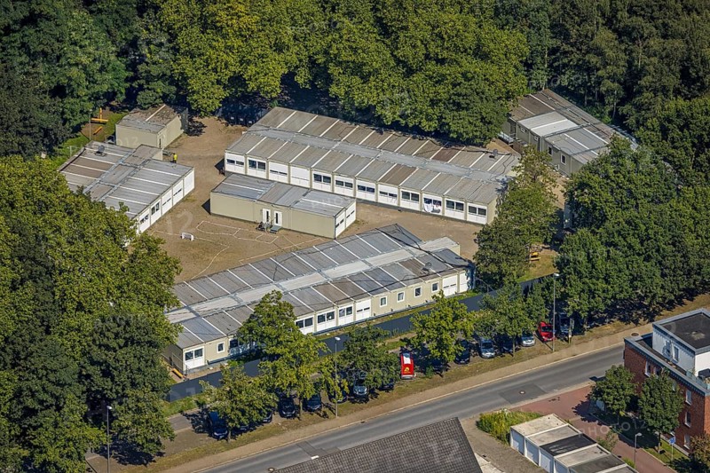 Aerial view, Central Accommodation Centre (ZUE) for refugees, Festwiese and Festplatz, Butendorf, Gladbeck, Ruhr area, North Rhine-Westphalia, Germany