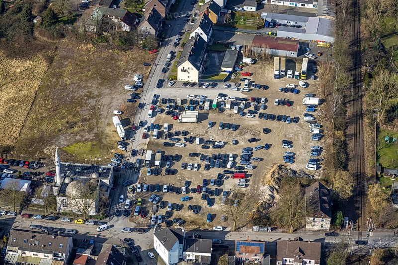 Aerial view, Mosque DITIB- Turkish Islamic Community of Gladbeck, Wielandstraße corner Bramsfeld, former site of furniture store Tacke, car park, Butendorf, Gladbeck, Ruhr area, North Rhine-Westphalia, Germany