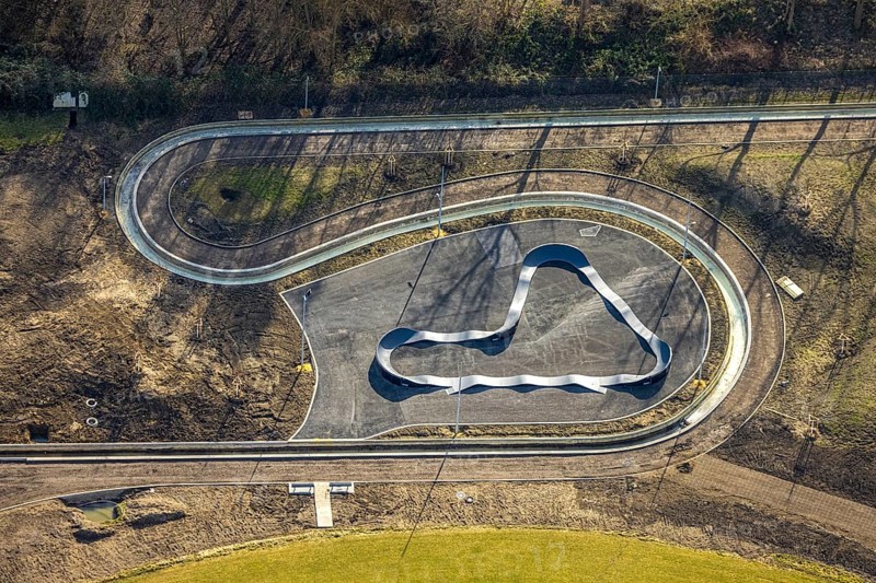 Aerial photo, pump track facility and wet sand running track at SportPark Mottbruch, sports park and leisure park, Brüsseler Straße, Brauck, Gladbeck, Ruhr area, North Rhine-Westphalia, Germany