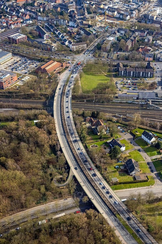 Aerial view, road traffic, Sandstraße bridge at Gladbeck-West railway station, Artur-Schirrmacher-Sporthalle, Rentfort, Gladbeck, Ruhr area, North Rhine-Westphalia, Germany