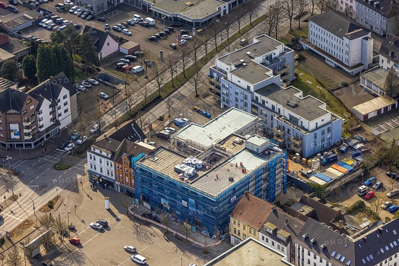 Aerial view, construction site with new residential and commercial building on Horster Straße market square, scaffolding and facade cladding, Gladbeck, Ruhr area, North Rhine-Westphalia, Germany