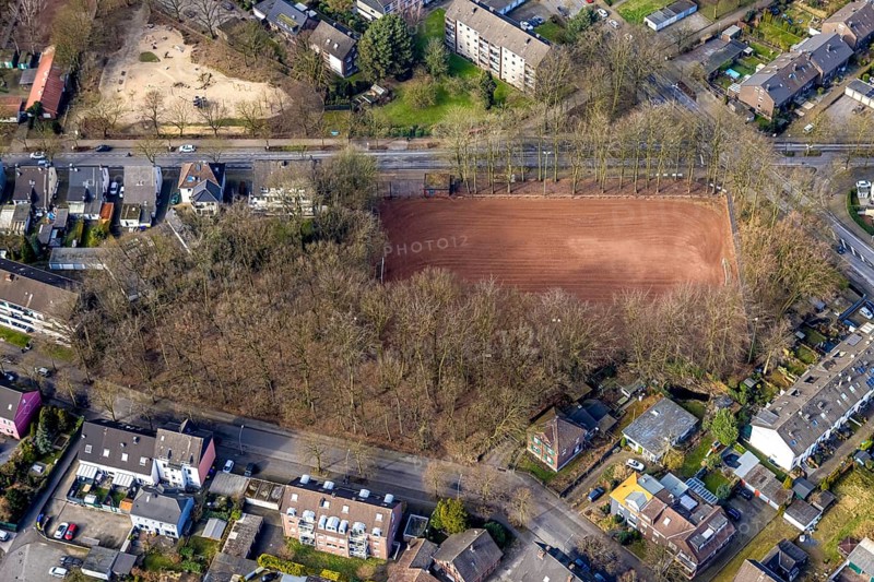 Aerial view, cinder pitch sports field Dorstener Straße corner Tunnelstraße, surrounded by trees, Zweckel, Gladbeck, Ruhr area, North Rhine-Westphalia, Germany