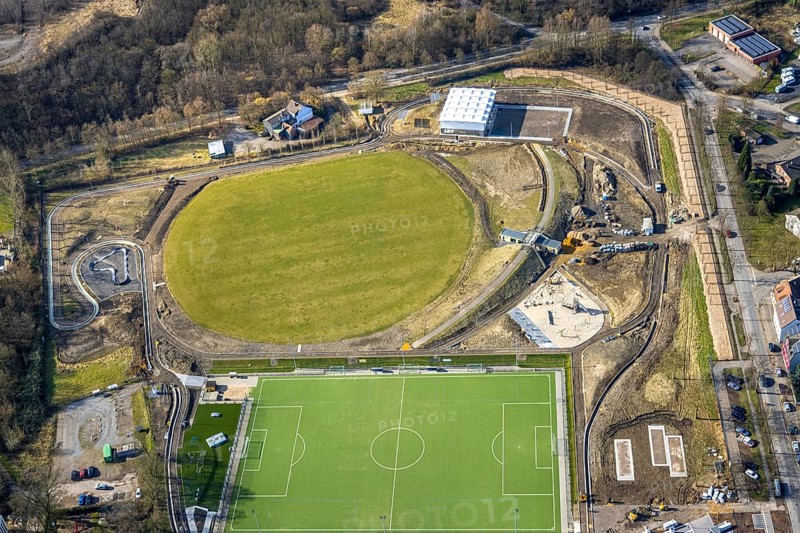 Aerial view, redesign of SportPark Mottbruch, sports park and leisure park, pump track facility and wet sand running track, Brüsseler Straße, SuS Schwarz Blau Gladbeck sports ground, Brauck, Gladbeck, Ruhr area, North Rhine-Westphalia, Germany