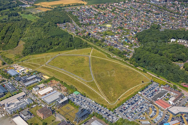 Aerial view, sports facility roller sports training track Radbod, below car park Potthoff - VW dealer and cultural area Radbod, Bockum-Hövel, Hamm, Ruhr area, North Rhine-Westphalia, Germany