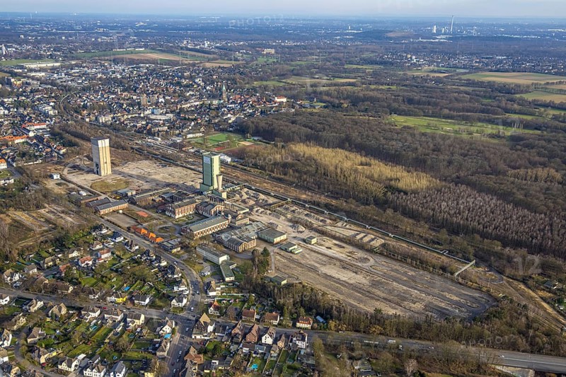 Aerial view, former DSK Lippe Westerholt mine, new neighbourhood for climate-friendly working and living, Egonstraße, on the city limits of Gelsenkirchen, surrounded by autumnal deciduous trees, Hassel, Gelsenkirchen, Ruhr area, North Rhine-Westphalia, Germany