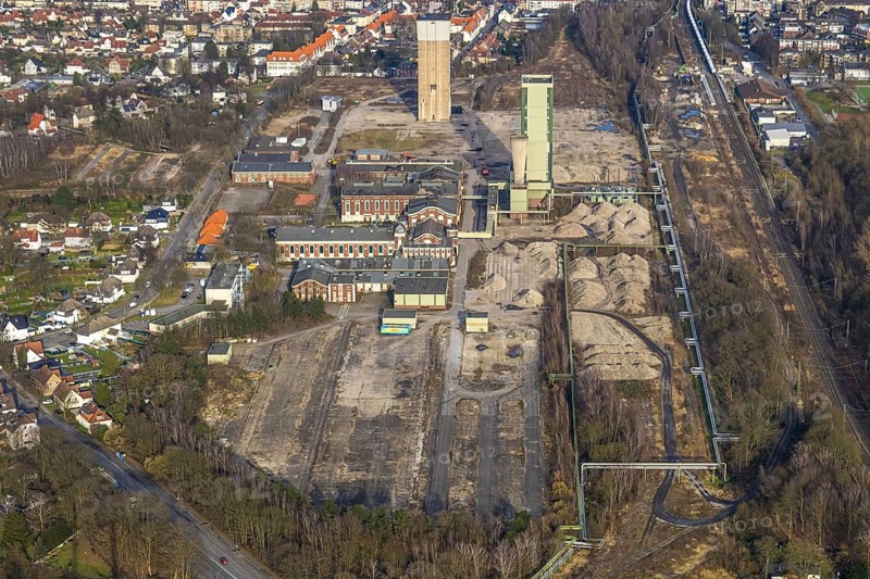 Aerial view, former DSK Lippe Westerholt mine, new neighbourhood for climate-friendly working and living, Egonstraße, on the city limits of Gelsenkirchen, surrounded by autumnal deciduous trees, Hassel, Gelsenkirchen, Ruhr area, North Rhine-Westphalia, Germany