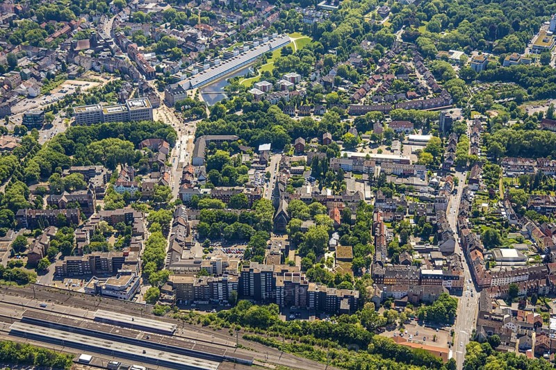 Aerial view, city centre Gelsenkirchen, main station railway tracks, Bochumer Straße and justice centre, science park Gelsenkirchen building at the lake, Neustadt, Gelsenkirchen, Ruhr area, North Rhine-Westphalia, Germany