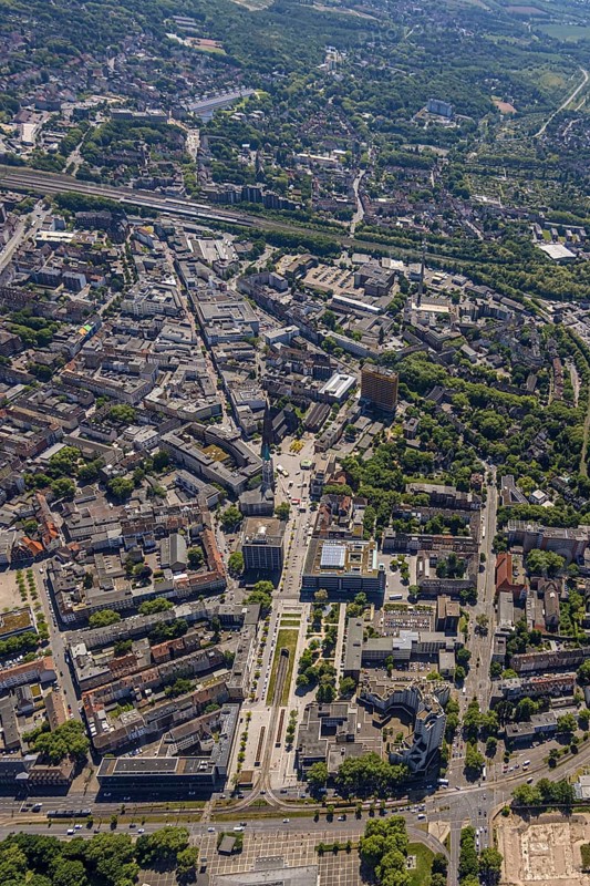 Aerial view, city centre with Ebertstraße, Hans-Sachs-Haus and Heinrich-König-Platz, main station railway tracks with Bahnhofstraße and Ringstraße, pedestrian zone, old town, Gelsenkirchen, Ruhr area, North Rhine-Westphalia, Germany