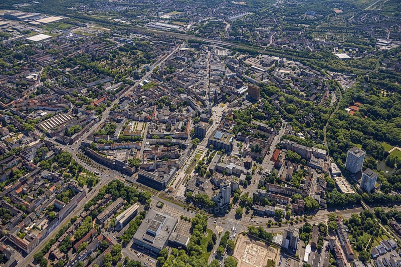 Aerial view, city centre with Ebertstraße, Hans-Sachs-Haus and Heinrich-König-Platz, main station railway tracks with Bahnhofstraße and Ringstraße, pedestrian zone, old town, Gelsenkirchen, Ruhr area, North Rhine-Westphalia, Germany