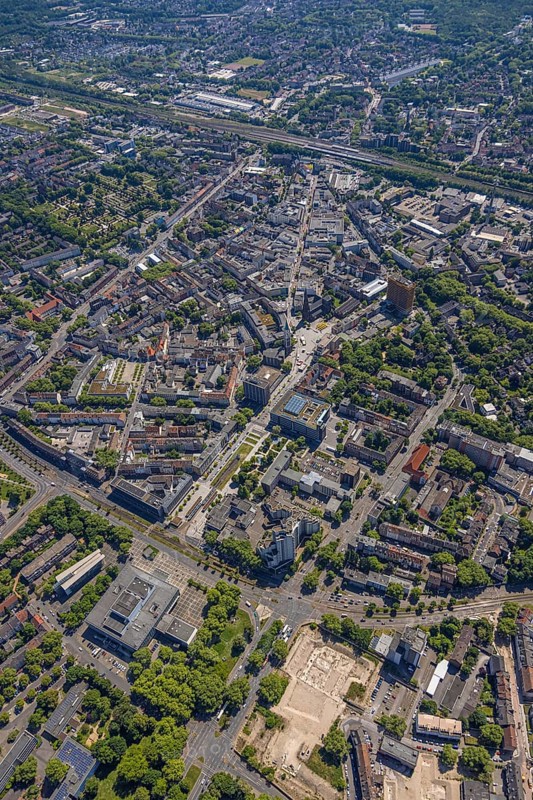 Aerial view, city centre with Ebertstraße, Hans-Sachs-Haus and Heinrich-König-Platz, main station railway tracks with Bahnhofstraße and Ringstraße, pedestrian zone, old town, Gelsenkirchen, Ruhr area, North Rhine-Westphalia, Germany