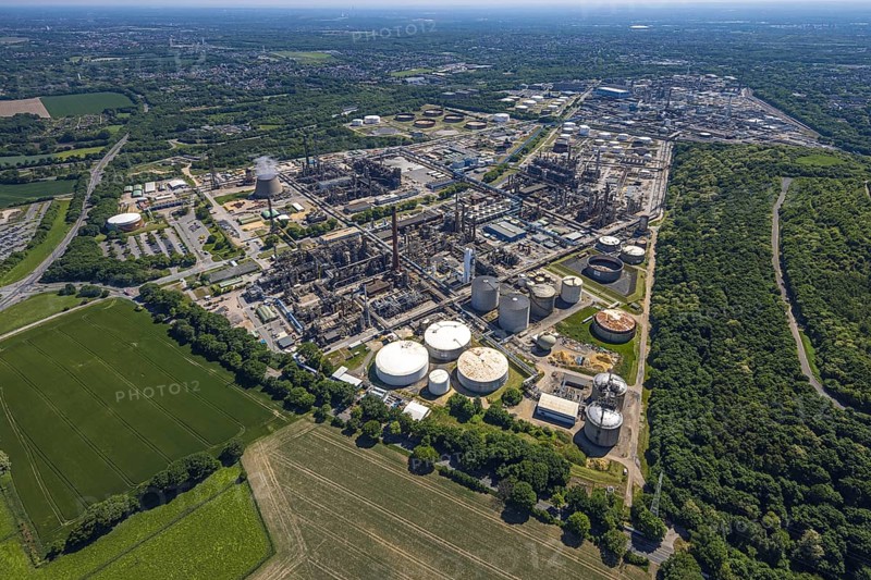Aerial view, Ruhr Oil Refinery Scholven, Scholven, Gelsenkirchen, Ruhr Area, North Rhine-Westphalia, Germany