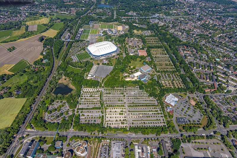 Aerial view, Berger Feld, Schalke Arena Park with Veltins Arena football stadium, Erle, Gelsenkirchen, Ruhr area, North Rhine-Westphalia, Germany