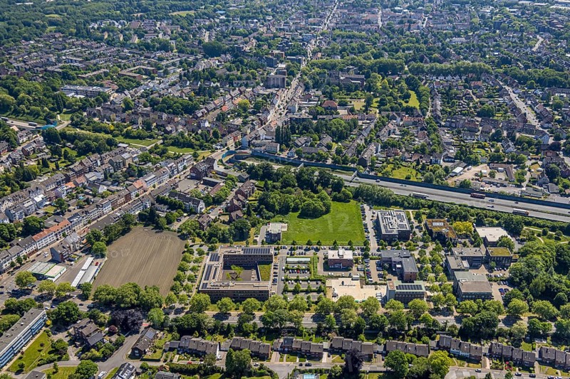 Aerial view, Schloss Berge office park with Gelsenkirchen tax office, Ludwig-Erhard-Straße industrial estate, Erle, Gelsenkirchen, Ruhr area, North Rhine-Westphalia, Germany