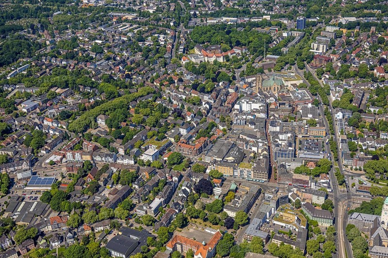 Aerial view, City centre Gelsenkirchen-Buer Hochstraße with cathedral catholic provost church St. Urbanus, Buer, Gelsenkirchen, Ruhr area, North Rhine-Westphalia, Germany