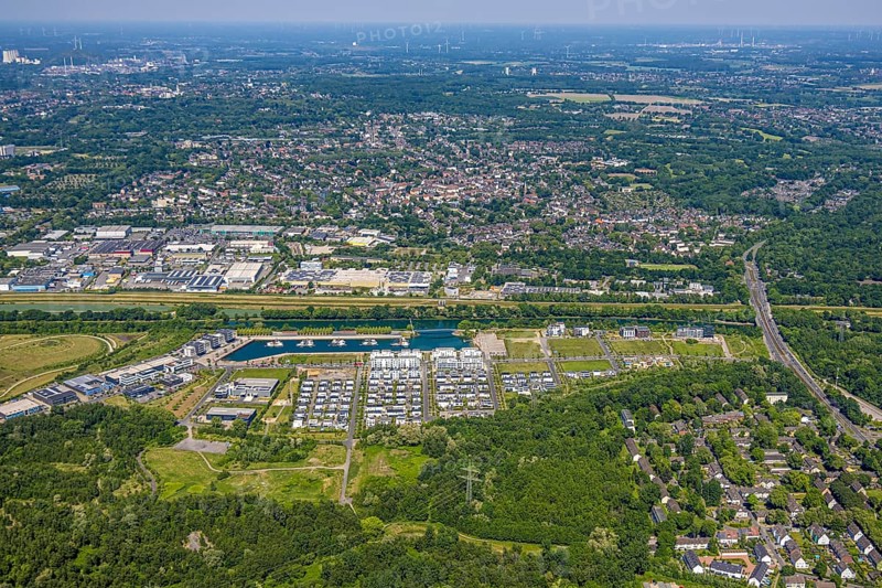 Aerial view, Graf Bismarck Johannes-Rau-Allee urban quarter, residential complex and Stölting Marina marina on the Rhine-Herne Canal, Emscherstrasse industrial estate, Bismarck, Gelsenkirchen, Ruhr area, North Rhine-Westphalia, Germany