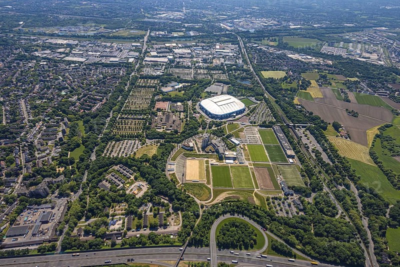 Aerial view, Berger Feld, Schalke Arena Park with Veltins Arena football stadium, Erle, Gelsenkirchen, Ruhr area, North Rhine-Westphalia, Germany