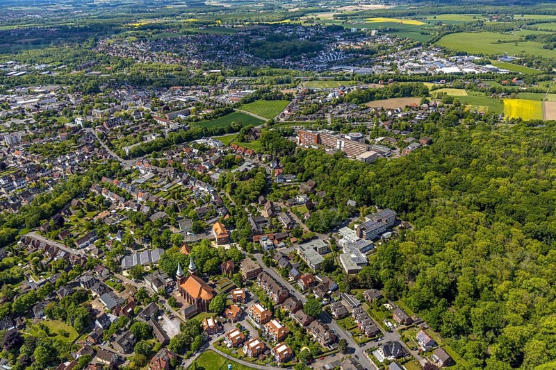 Aerial view, residential area with St. Stephanus Church, St. Stephanus retirement home and St. Barbara Clinic Hamm-Heessen, Heessen district, Hamm, Ruhr area, North Rhine-Westphalia, Germany