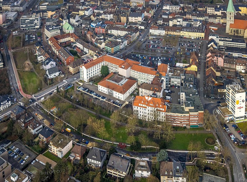 Aerial view, Johanniter-Kliniken Hamm general hospital and Südring car park, at the back Santa-Monica-Platz car park Königstraße with residential and commercial buildings, centre, Hamm, Ruhr area, North Rhine-Westphalia, Germany