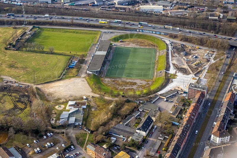 Aerial view, football stadium Glückauf-Kampfbahn with grandstand, DJK Teutonia Schalke-Nord 1921 e.V., construction site Ernst-Kuzorra-Platz, traffic volume on the A42 motorway, Schalke-Nord, Gelsenkirchen, Ruhr area, North Rhine-Westphalia, Germany