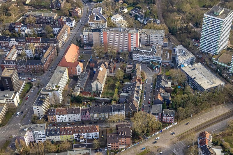 Aerial view, Munckelstraße, former Gelsenkirchen prison and sports field with weathered roofing, Protestant clinics, Old Town, Gelsenkirchen, Ruhr area, North Rhine-Westphalia, Germany