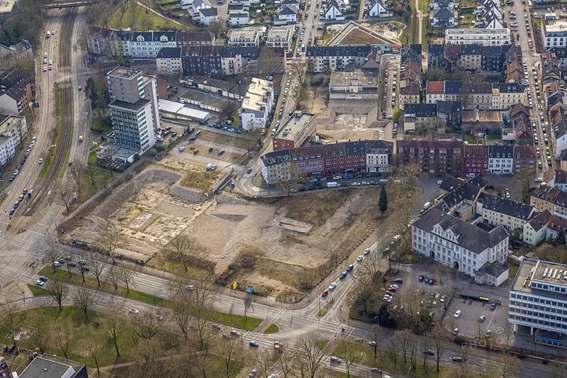 Aerial view, brownfield site of former central swimming pool, residential area and high-rise building Florastraße, Schalke, Gelsenkirchen, Ruhr area, North Rhine-Westphalia, Germany