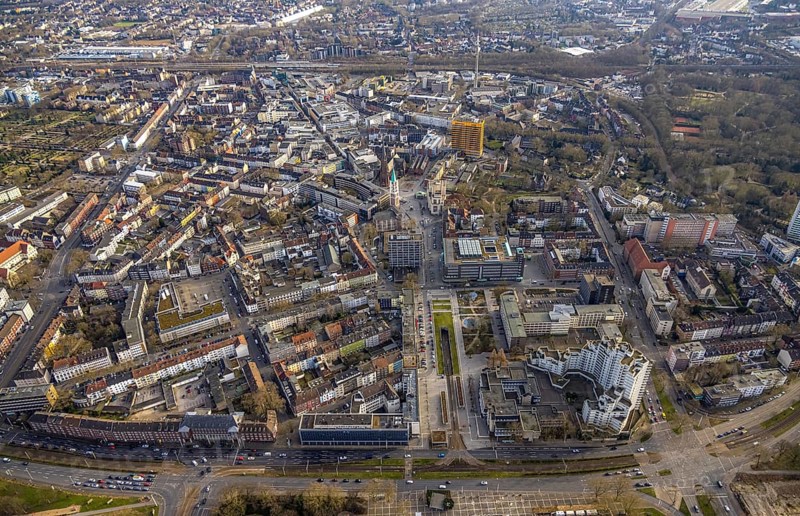Aerial view, city centre view with Heinrich-König-Platz, Ebertstraße with tram subway, CityHochhaus, and Bahnhofstraße, catholic Propsteikirche St. Augustinus and evang. Emmaus Altstadtkirche, yellow high-rise Hamburg-Mannheimer Jobcenter Agentur für Arbeit, Altstadt, Gelsenkirchen, Ruhr Area, North Rhine-Westphalia, Germany