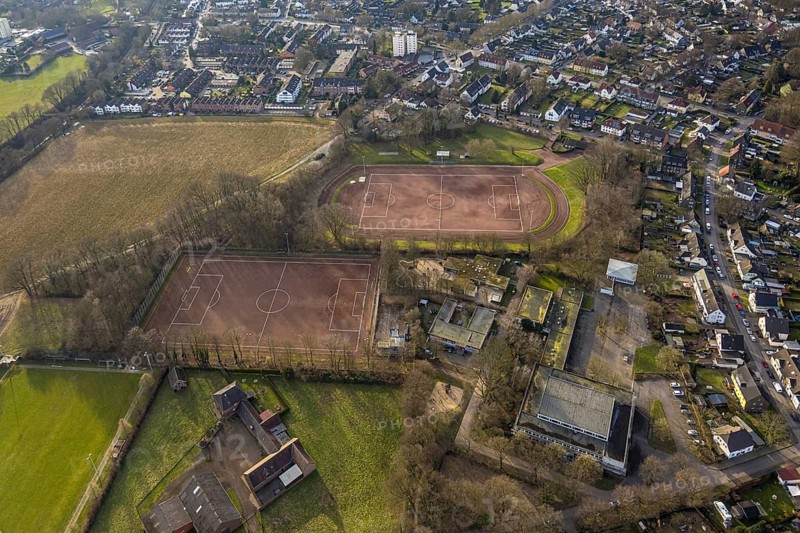 Aerial view, sports facility Baulandstraße football stadium, sports club DJK SG Borussia Scholven 1928 e.V. and JFC Borussia Scholven 1996 e.V., Hauptschule an der Mehringstraße and Kurt Schumacher Haus, municipal day care centre for children, Scholven, Gelsenkirchen, Ruhr area, North Rhine-Westphalia, Germany