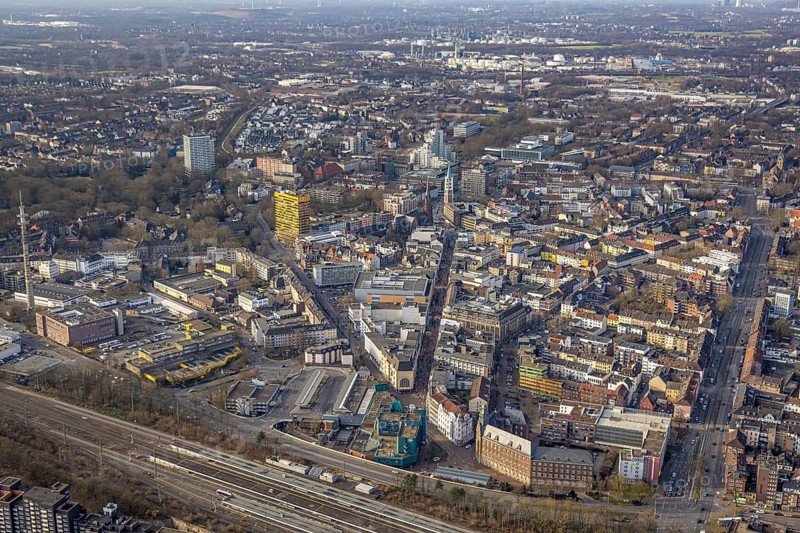 Aerial view, city centre view with Heinrich-König-Platz, Ebertstraße and Bahnhofstraße, St. Augustinus Catholic Church and Emmaus Protestant Church, yellow high-rise building Hamburg-Mannheimer Jobcenter, CityHochhaus and Musiktheater, behind it the city harbour, old town, Gelsenkirchen, Ruhr area, North Rhine-Westphalia, Germany