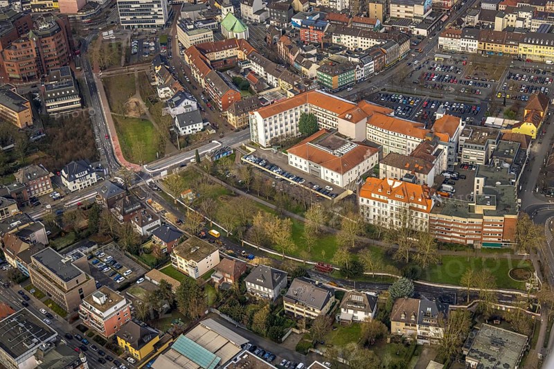 Aerial view, Johanniter-Kliniken Hamm general hospital and Südring car park, at the back Santa-Monica-Platz car park Königstraße with residential and commercial buildings, centre, Hamm, Ruhr area, North Rhine-Westphalia, Germany