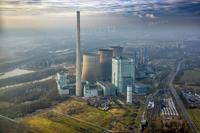 Aerial view, RWE Generation SE Gersteinwerk power plant, part of building construction site with demolition work, distant view with sky and haze, Stockum, Werne, Ruhr area, North Rhine-Westphalia, Germany