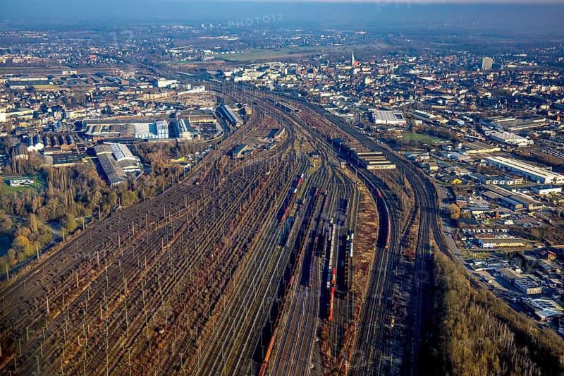 Aerial view, Hamm marshalling yard, sidings, Westfälische Drahtindustrie AG site on the left, view of Hamm centre, Hamm, Ruhr area, North Rhine-Westphalia, Germany