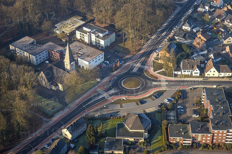 Aerial view, new roundabout Hammer Straße and Friedrich-Ebert-Straße next to the Protestant Kreuzkirche parish with kindergarten, below Protestant Free Church Bockum-Hövel (Baptists), forest area, Bockum-Hövel, Hamm, Ruhr area, North Rhine-Westphalia, Germany