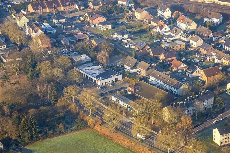 Aerial view, residential area Heessener Straße from Seeburger Straße to An der Mattenbecke with Basic Fit fitness centre and ruins of the car wash, opposite planned building for Bildungszentrum Nord, Heessen district, Hamm, Ruhr area, North Rhine-Westphalia, Germany