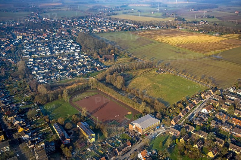 Aerial view, building area south and north of Horster Straße, Stefanhalle and old football pitch with meadow/field, between Am Eversbach and Stefanstraße, residential area Wohnpark Schulze-Everding, Bockum-Hövel, Hamm, Ruhr area, North Rhine-Westphalia, Germany
