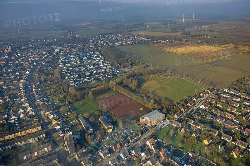 Aerial view, building area south of Horster Straße, Stefanhalle and old football pitch with meadow/field, between Am Eversbach and Stefanstraße, residential area Wohnpark Schulze-Everding, Bockum-Hövel, Hamm, Ruhr area, North Rhine-Westphalia, Germany