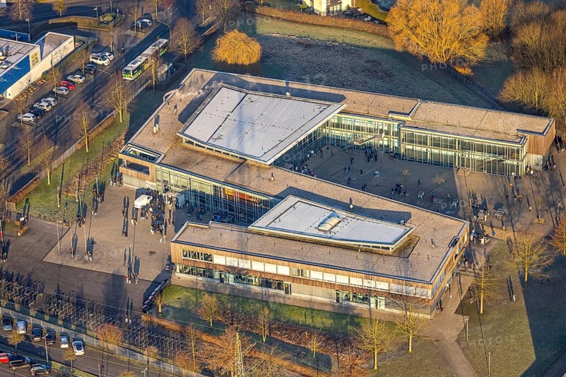 Aerial view, Konrad-Adenauer Realschule and pupils in the schoolyard, Rhynern district, Hamm, Ruhr area, North Rhine-Westphalia, Germany