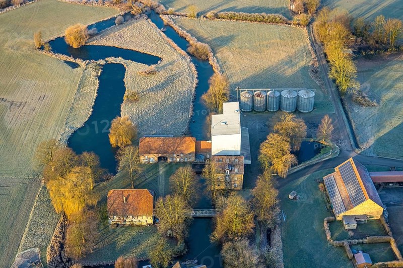 Aerial view, farm Schwannemühle at the river Ahse, wintry landscape, village Welver, Dinker, Welver, Ruhr area, North Rhine-Westphalia, Germany