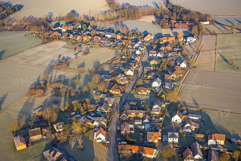 Aerial view, residential area, view of the district of Illingen surrounded by meadows and fields, Illingen, city limits of Hamm, Welver, Ruhr area, North Rhine-Westphalia, Germany