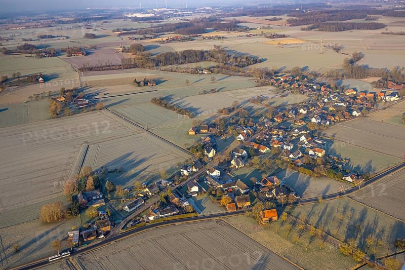 Aerial view, residential area, view of the district of Illingen surrounded by meadows and fields, Illingen, city limits of Hamm, Welver, Ruhr area, North Rhine-Westphalia, Germany