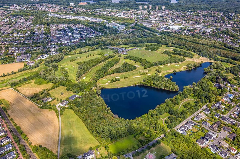 Aerial view, golf club and golf course Huckingen Nordplatz, golf meadow and bunker, Huckingen, Duisburg, Ruhr area, North Rhine-Westphalia, Germany, DE, Europe, golf, golf course, golf club, golf meadow, aerial view, aerial photography, aerial photography, sports, overview, bird's-eye view, overview