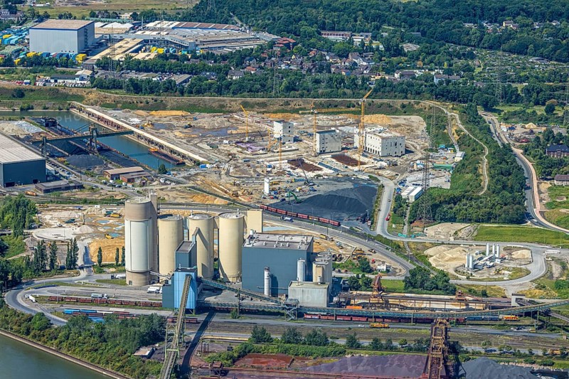 Aerial view, construction site with new construction of electrical switching houses for direct reduction plant next to the south harbour Walsum, in front Holcim Westcement concrete plant, Fahrn, Duisburg, Ruhr area, North Rhine-Westphalia, Germany, construction work, construction area, construction site, construction site, construction project, construction site, DE, Europe, large construction site, aerial view, aerial photography, aerial photography, new construction, overview, bird's-eye view, overview